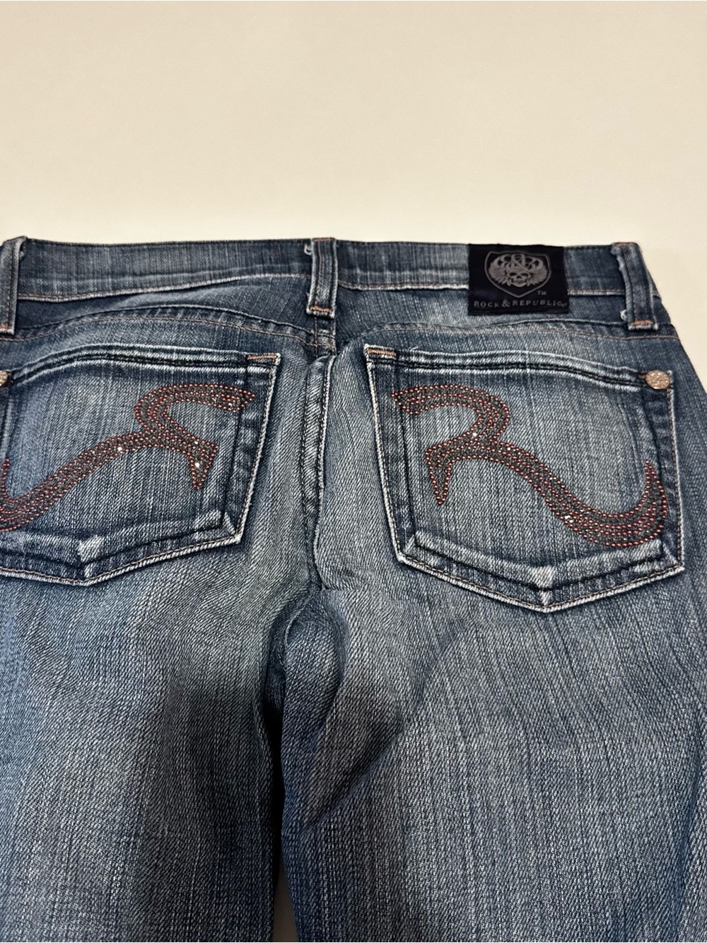 NWOT Rock & Republic Blue Mid Rise Jeans Rhinestone R Pockets Y2K - Picture 2 of 8